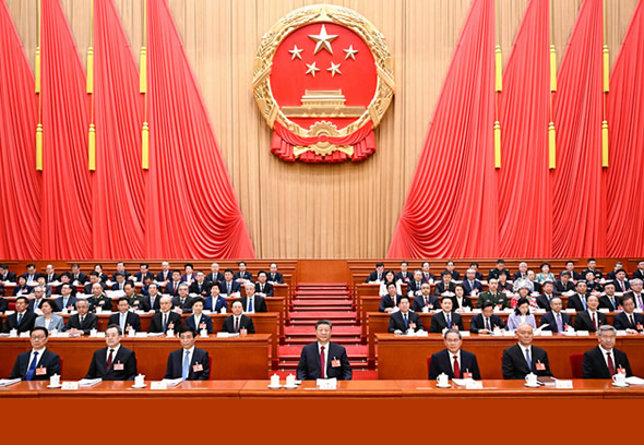 十四届全国人大三次会议在京开幕 习近平等在主席台就座…